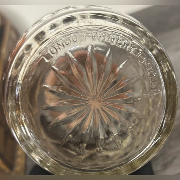 London Winery Crystal Decanter - Picture 4 of 4